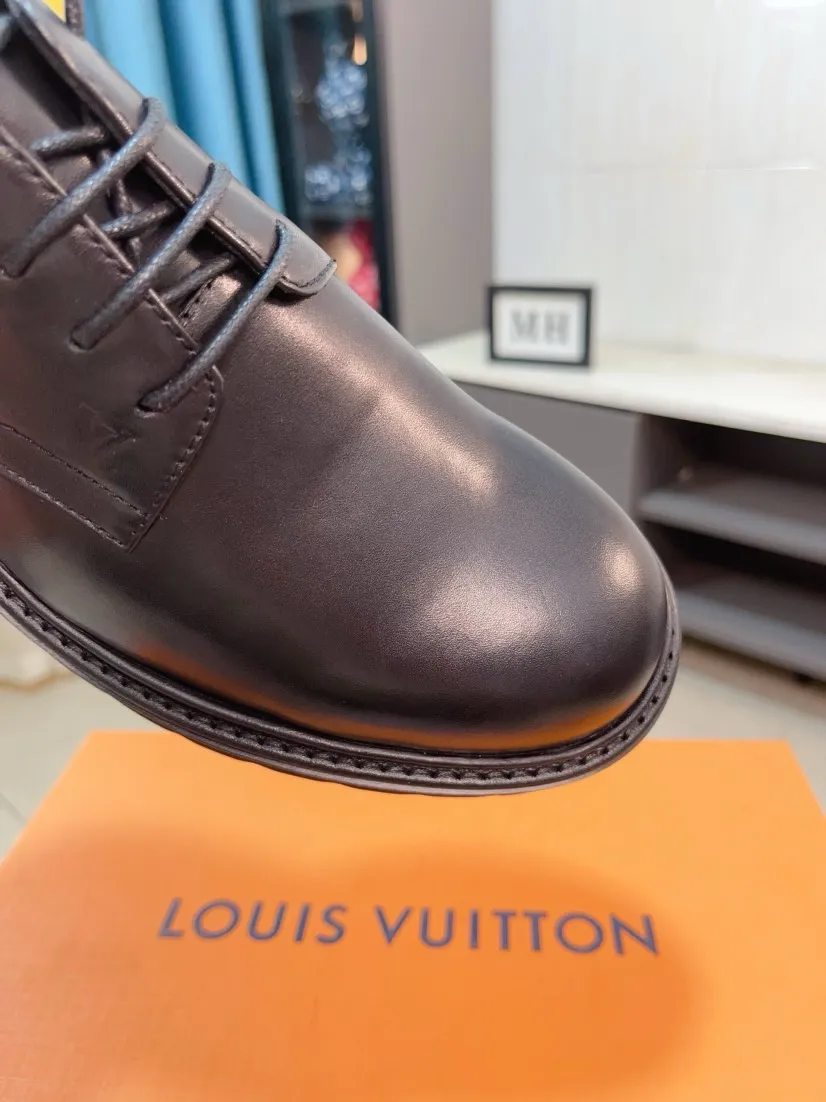 Men's shoes💰 660🌹🌹High version [LV] Louis Vuitton's popular casual leather shoes🎖Fashionable and elegant🎖🎖Material: Original imported open-edge beaded cowhide, washed cowhide leather lining, original open-molded rubber outsole, high-end and classy, ​​elegant quality, instantly transforming into a handsome man when you step on the foot❤❤Standard\nNumber of sizes: 39-44, 38, 45 customized